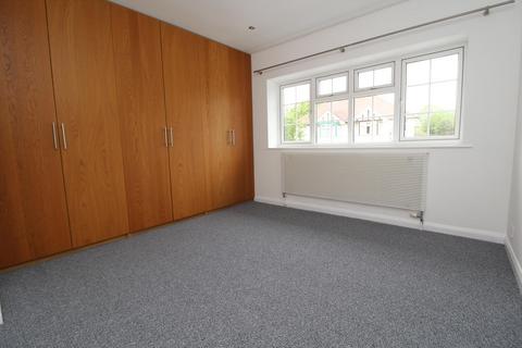 3 bedroom end of terrace house to rent, Norton Road, CM4