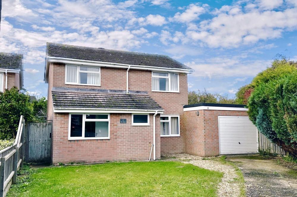 Clare Lodge Close, Bransgore, BH23 8NG 4 bed detached house for sale