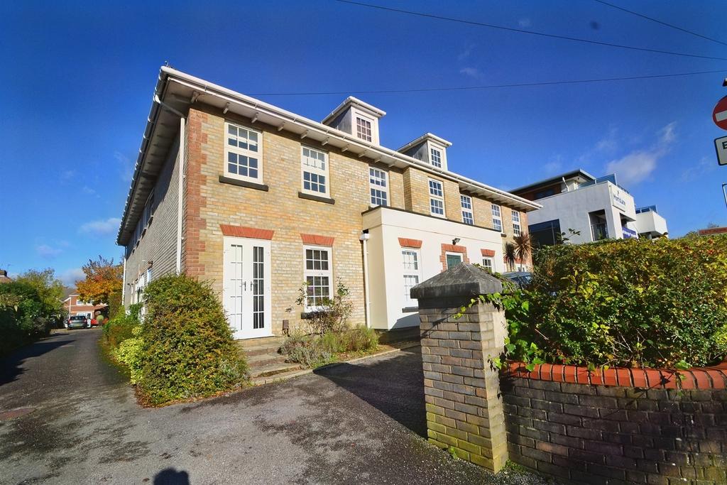 Ashley Cross 2 bed flat for sale £230,000