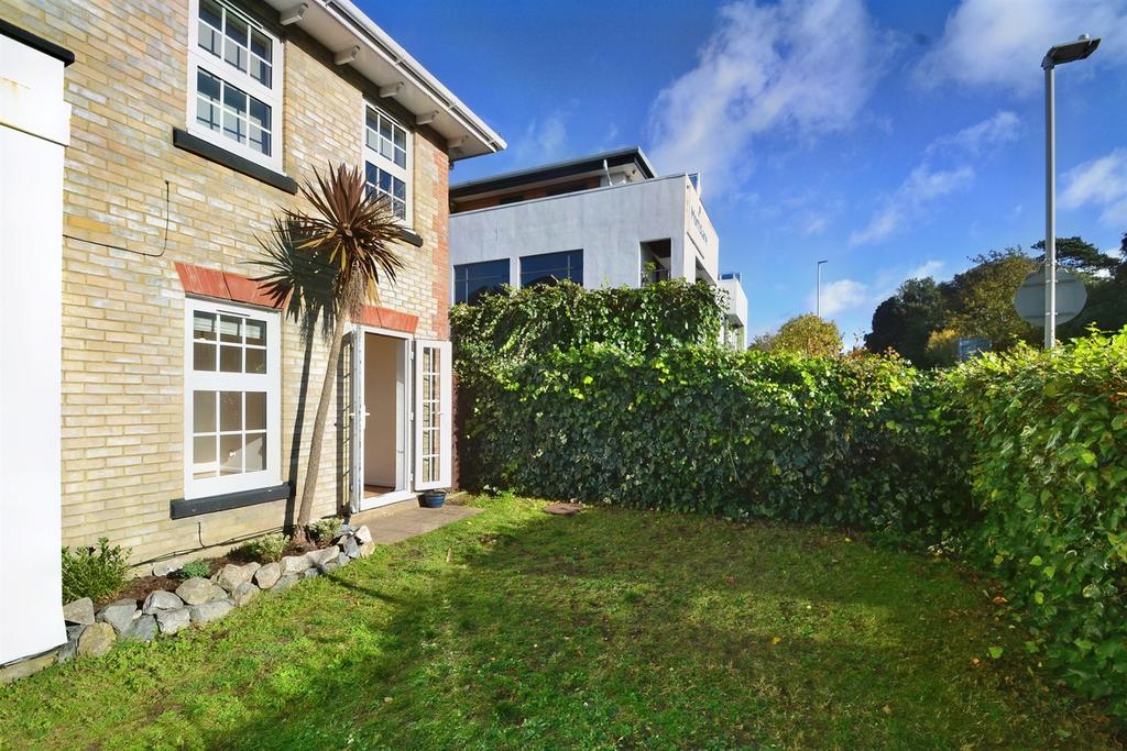 Ashley Cross 2 bed flat for sale £230,000