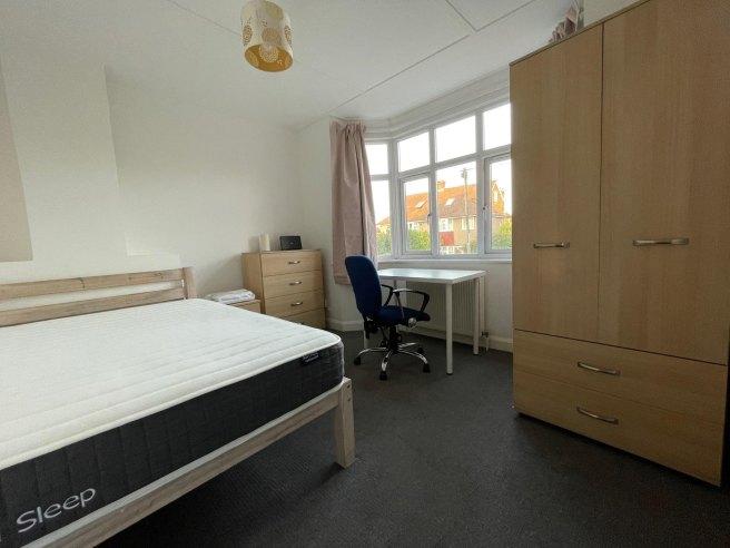 Hillside-avenue-ct2-8ez-1015068