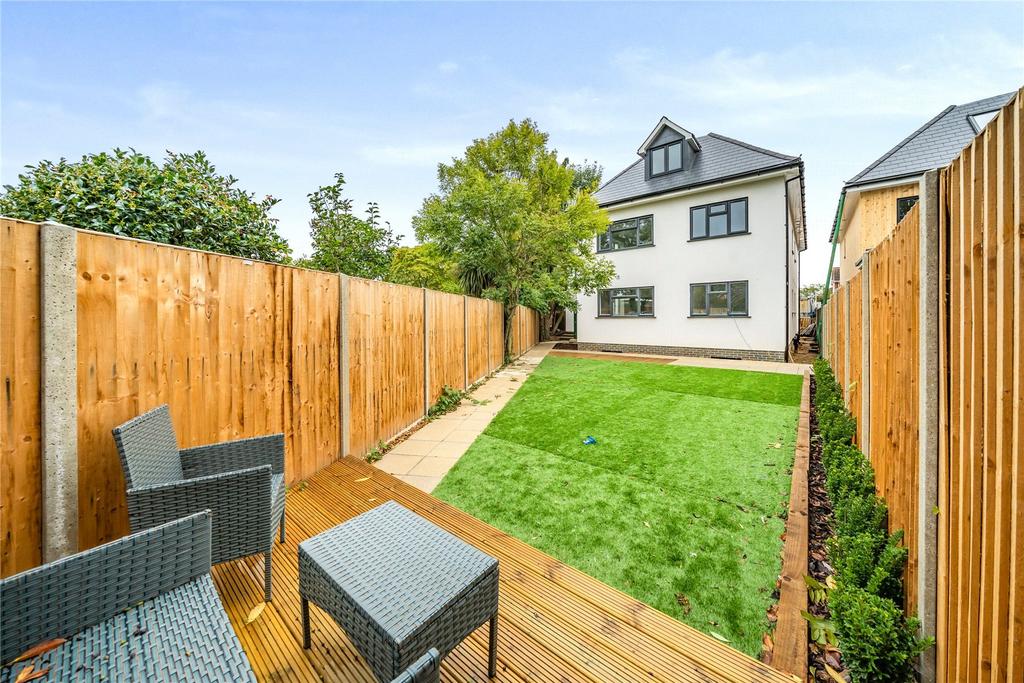 WaltononThames, Surrey, KT12 1 bed flat for sale £250,000