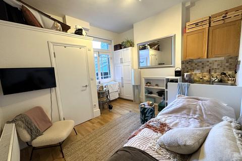undefined, Alexandra Grove, Finsbury Park, N4