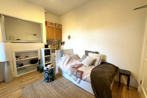 undefined, Alexandra Grove, Finsbury Park, N4