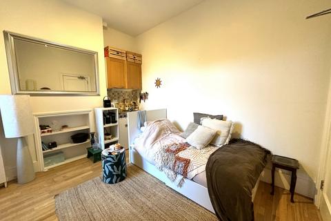 undefined, Alexandra Grove, Finsbury Park, N4
