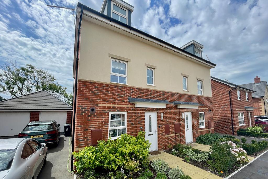 GREENSANDS WAY, SWANAGE 4 bed semidetached house to rent £1,500 pcm