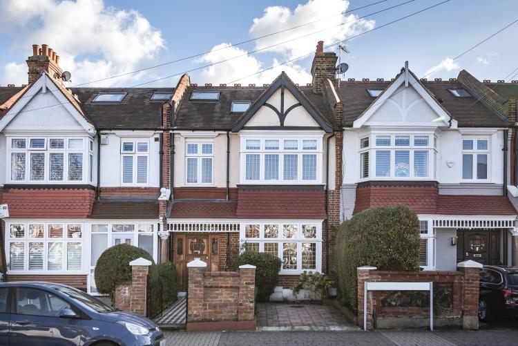Wimbledon Park Road Southfields SW18 4 bed house £3,500 pcm (£808 pw)