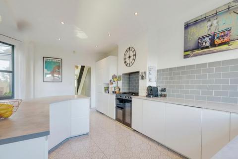 4 bedroom end of terrace house for sale, Pall Mall, Leigh-on-sea, SS9