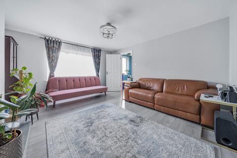40 Manor Way, Bagshot, GU19 5JZ