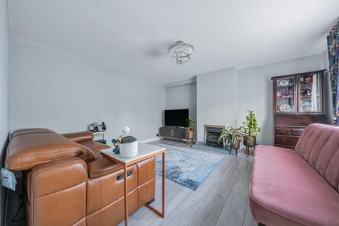 40 Manor Way, Bagshot, GU19 5JZ