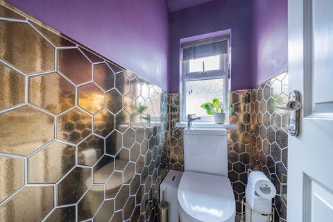 40 Manor Way, Bagshot, GU19 5JZ