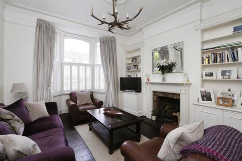 2 bedroom apartment to rent, Trinity Road, SW18