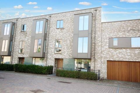 3 bedroom townhouse to rent, Knightly Avenue, Cambridge CB2