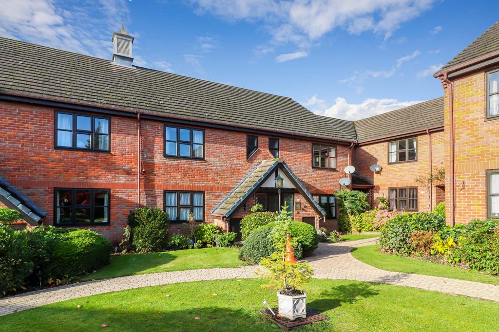 Maxwell Road, Beaconsfield, HP9 1 bed apartment for sale £265,000