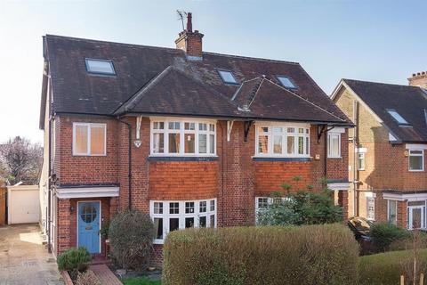 29 Queens Walk, London, W5 1TP