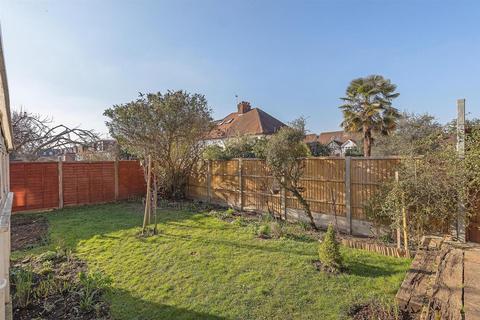 29 Queens Walk, London, W5 1TP