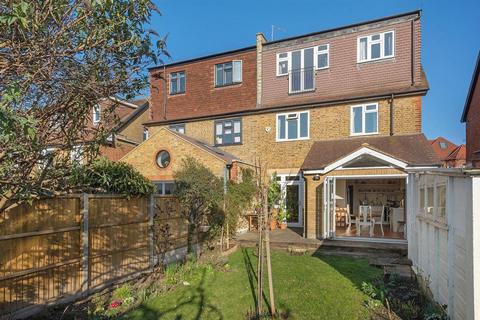29 Queens Walk, London, W5 1TP