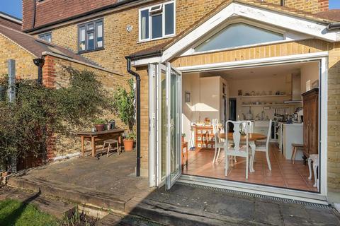 29 Queens Walk, London, W5 1TP