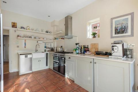 29 Queens Walk, London, W5 1TP