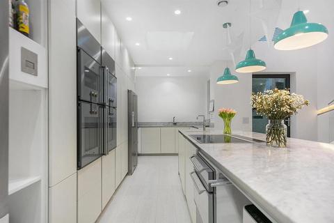 4 bedroom end of terrace house for sale, London W12