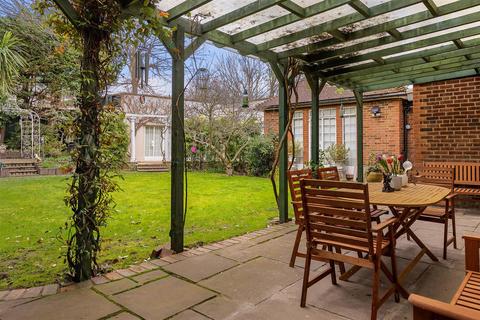 4 bedroom detached house for sale, London W4