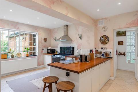 23 Grosvenor Road, London, W4 4EQ