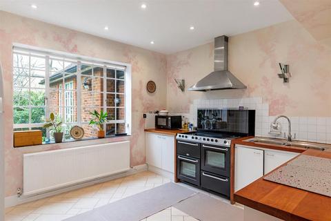 23 Grosvenor Road, London, W4 4EQ
