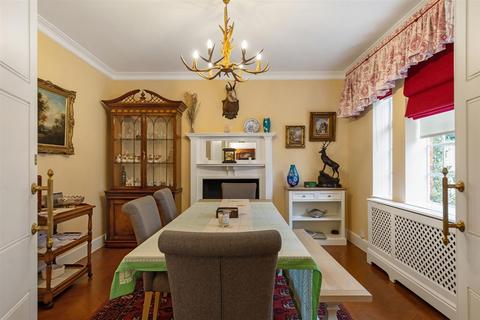 23 Grosvenor Road, London, W4 4EQ