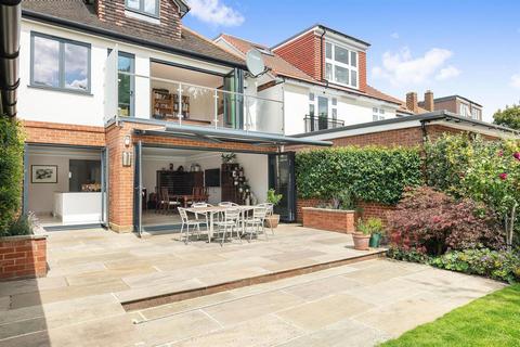 50 Baronsmede, London, W5 4LT