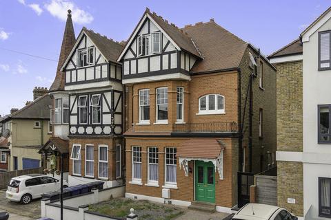 6 bedroom semi-detached house for sale, London W3