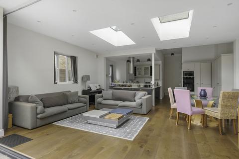26 Messaline Avenue, London, W3 6JX