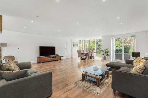 138 Corringway, London, W5 3HA