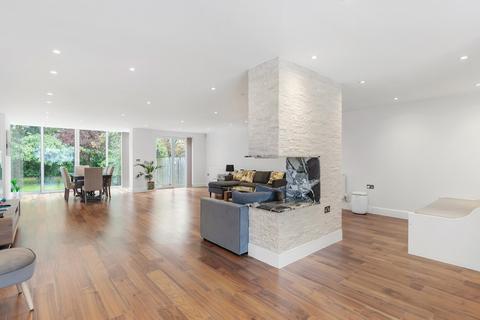 138 Corringway, London, W5 3HA
