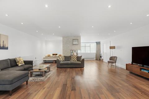 138 Corringway, London, W5 3HA