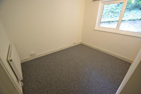 2 bedroom ground floor maisonette for sale, Lawn Gardens, Luton, Bedfordshire, LU1 3UN