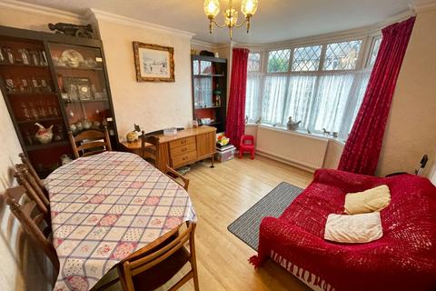 3 bedroom semi-detached house for sale - Farley Hill, Luton, Bedfordshire, LU1 5EG