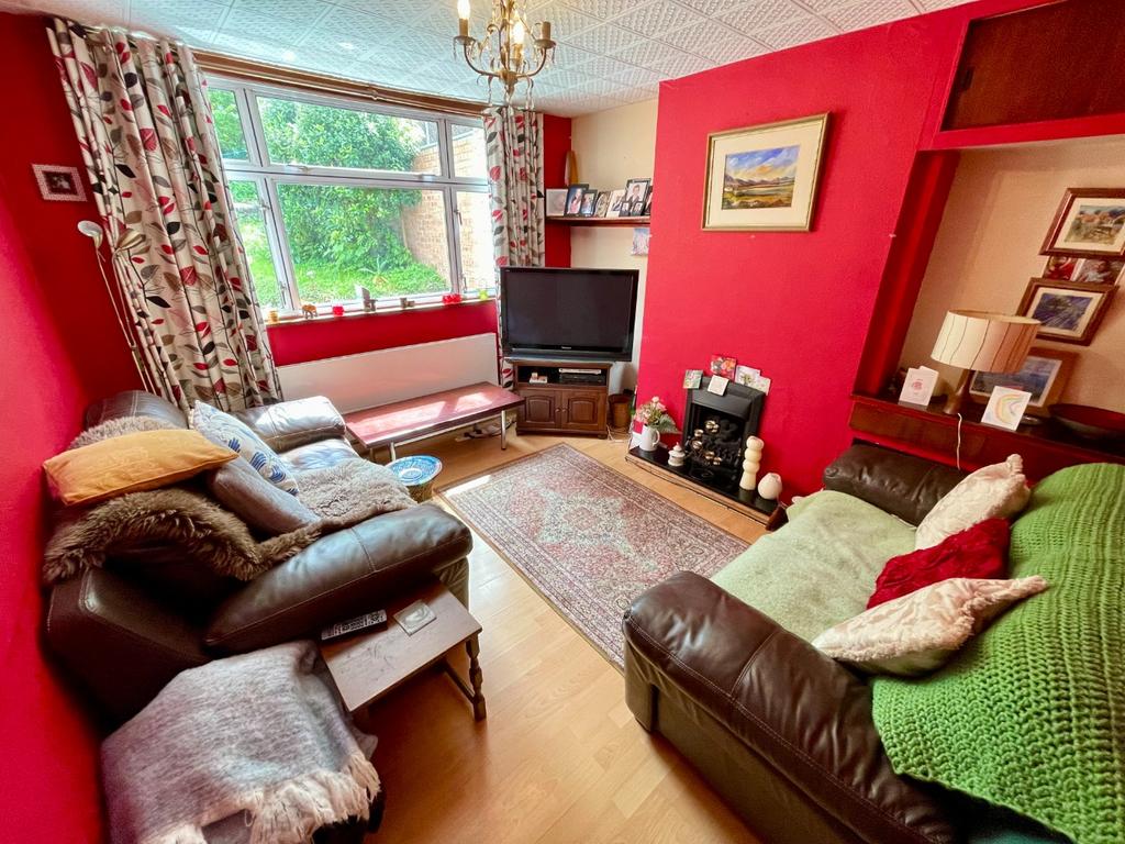 Farley Hill, Luton, Bedfordshire, LU1... 3 bed semidetached house for