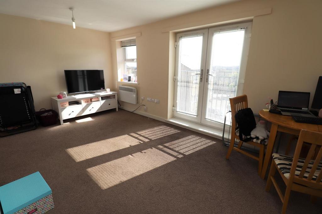 Roker Lane, Pudsey, West Yorkshire, UK, LS28 1 bed flat £650 pcm (£