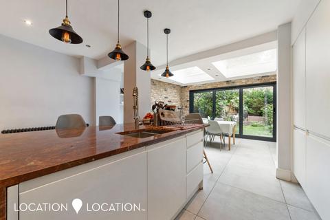8 Colvestone Crescent, London, E8 2LH
