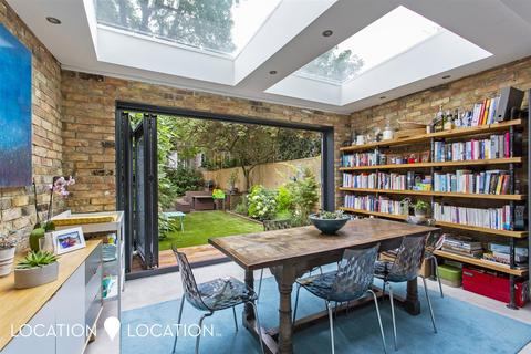 8 Colvestone Crescent, London, E8 2LH