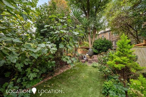 8 Colvestone Crescent, London, E8 2LH
