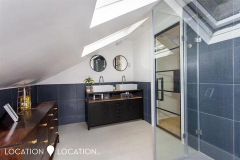 8 Colvestone Crescent, London, E8 2LH