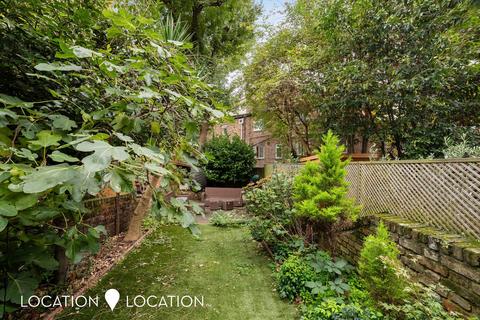 8 Colvestone Crescent, London, E8 2LH