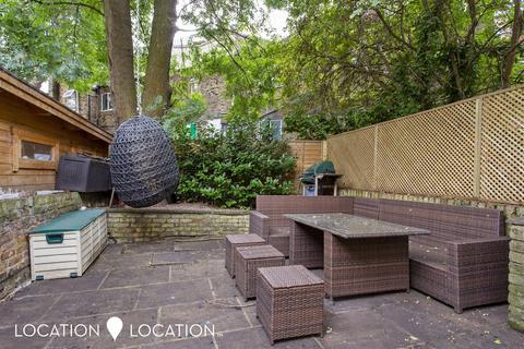 8 Colvestone Crescent, London, E8 2LH