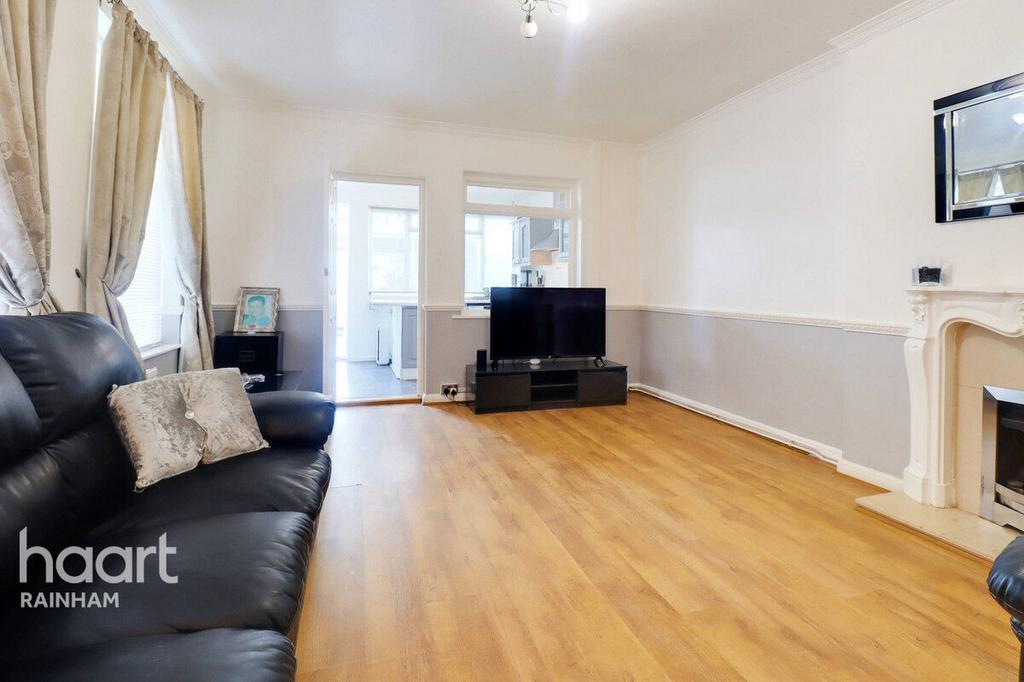 Cherry Tree Lane, Rainham 1 bed detached house for sale £300,000