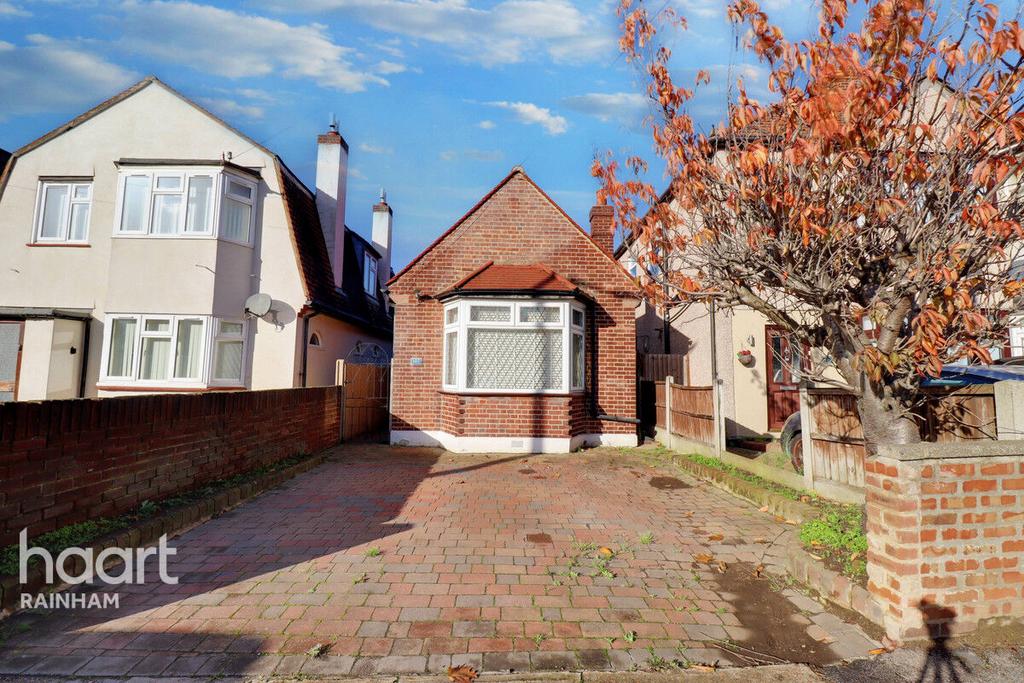 Cherry Tree Lane, Rainham 1 bed detached house for sale £300,000