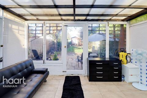 107 Cherry Tree Lane, Rainham, RM13 8TT