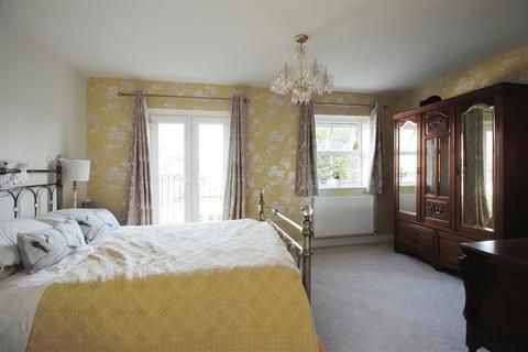 3 bedroom end of terrace house for sale, Castlefields, Rhuddlan, LL18 5RJ
