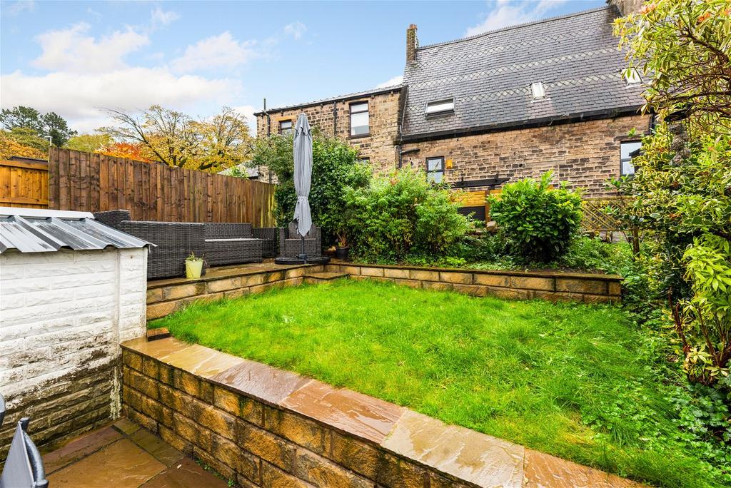 Wellmeadow Lane, Uppermill, Saddleworth 3 bed semidetached house £