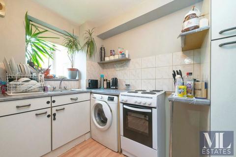 1 bedroom flat for sale - Draycott Close, London, NW2 1UN